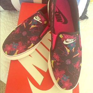 Womens NikeSlip Hawaiian Print’ - 8.5w (Brand New)